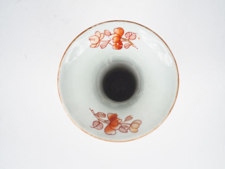 Japon période Edo. XIXème  Vase cornet en porcelaine d'Imari décor cor