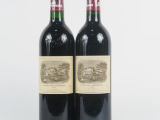 Vente aux enchères 2 BOUTEILLES CHÂTEAU LAFITE ROTHSCHILD 1er GCC PAUILLAC - 1994