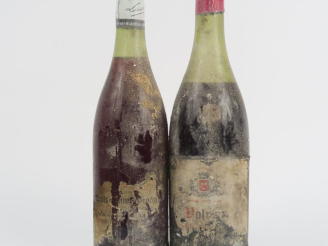 Vente aux enchères 2 VIEILLES BOUTEILLES BOURGOGNE : 1 VOLNAY BS/ETA/7 CM - 1 NUITS ST GE