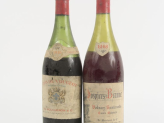 Vente aux enchères 2 BOUTEILLES : 1 CLOS DE VOUGEOT DE MOUCHERON   CIE 1946 9 CM/CAPS AB 