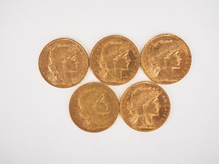Cinq pièces de 20 Francs or, 1905. FRAIS ACHETEURS 10% HT.   