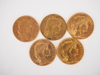 Vente aux enchères Cinq pièces de 20 Francs or, 1906 (x4) et 1907. FRAIS ACHETEURS 10% HT