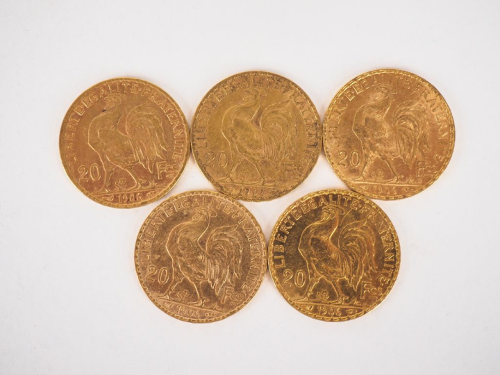 Cinq pièces de 20 Francs or, 1906 (x4) et 1907. FRAIS ACHETEURS 10% HT