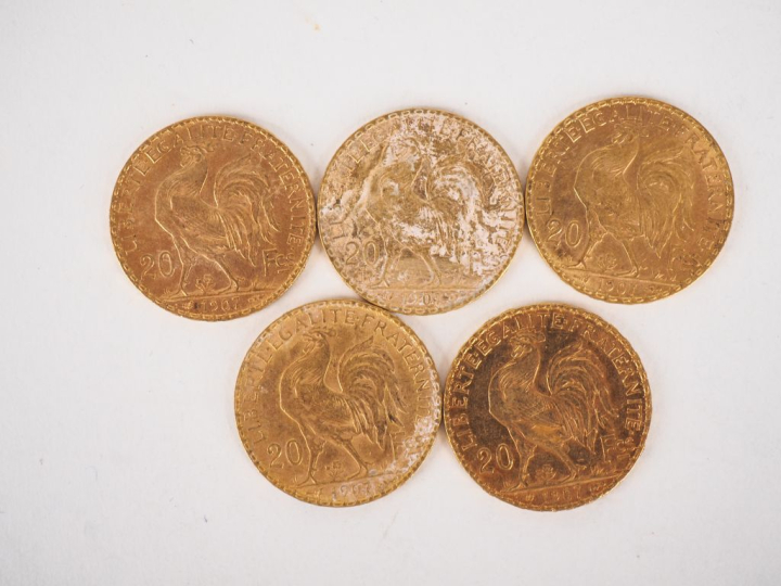 Cinq pièces de 20 Francs or, 1907. FRAIS ACHETEURS 10% HT.   