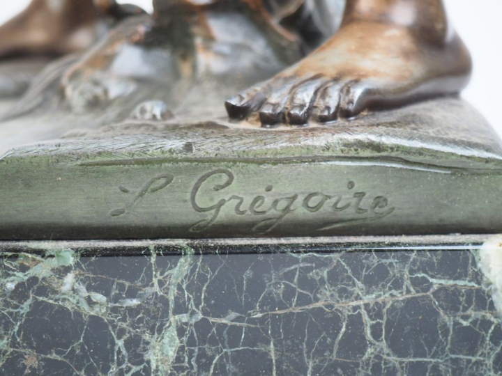 GREGOIRE. "l'enfant charmeur de lézard". Sculpture en régule patiné su