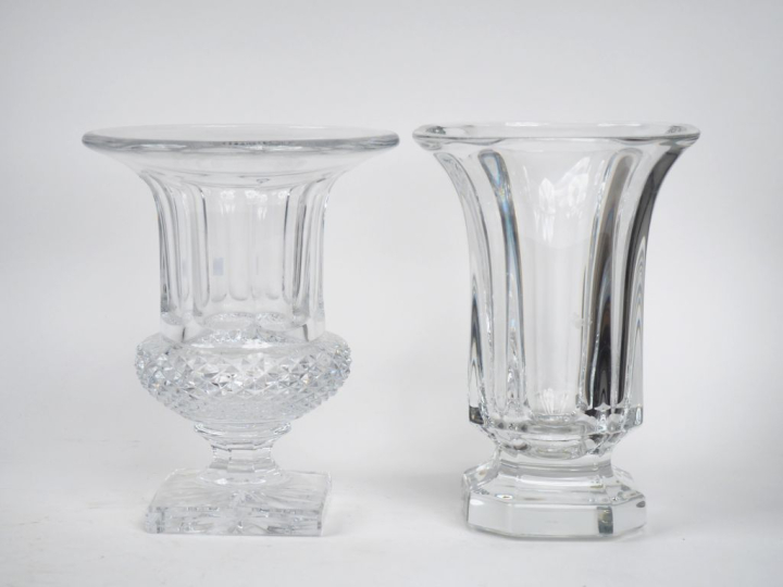 SAINT-LOUIS.  Vase Médicis en cristal. Signé H. 25 cm Vase en cristal,