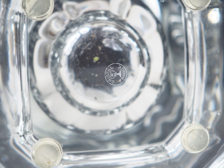 SAINT-LOUIS.  Vase Médicis en cristal. Signé H. 25 cm Vase en cristal,