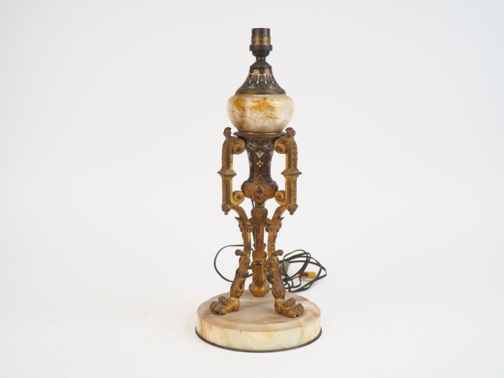 Pied de lampe Napoléon III en bronze doré, émaux polychromes et onyx. 