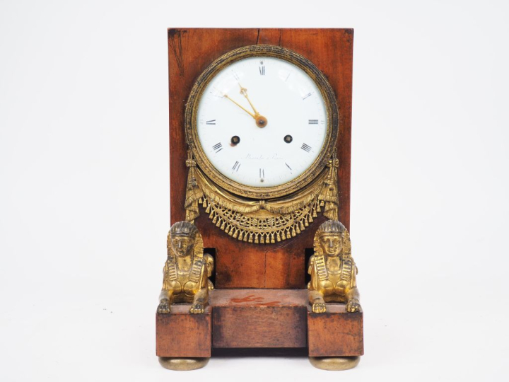 Pendule Retour d'Egypte en acajou et bronze, à décor de sphinx et de d