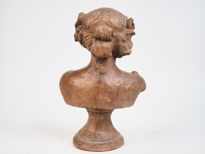 Ecole française fin XIXème. "portrait en buste de jeune fille à la cou