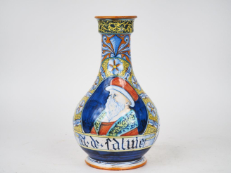 Vente aux enchères Vase ovoide XIXème en faience italienne, à décor polychrome de personn
