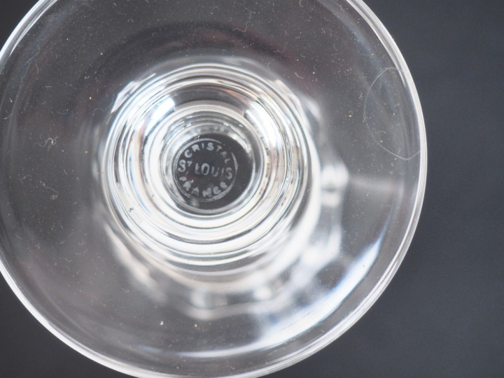 SAINT-LOUIS.  Service de verres en cristal comprenant :  6 verres à ea