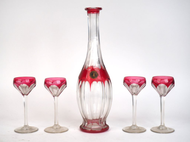 SAINT-LOUIS.  Flacon et 4 verres en cristal bicolore.