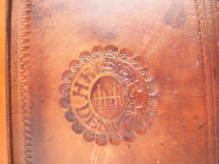 Selle en cuir. Bel état