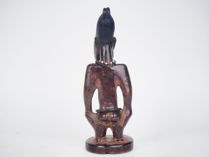 Statuette Ibeji Yorouba, Nigeria Bois à patine brune, camwood, bleu de
