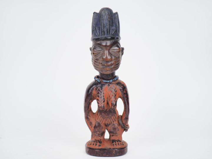 Statuette ibeji Yorouba, Nigeria Bois à patine brune, camwood, bleu de