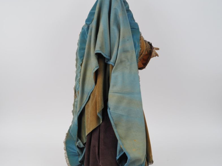 Ecole française XVIIIème. "Vierge couronnée". Sculpture en stuc polych