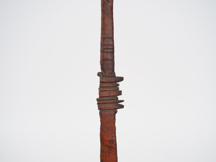 Dague et son fourreau, Niger (?) Bois, fer, alliage de cuivre, cuir, r