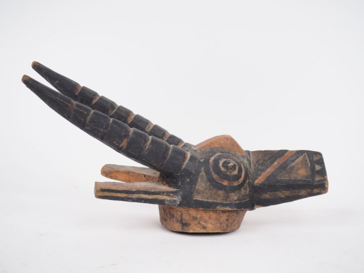 Elément Nuna, Burkina Faso Bois à patine brune, pigments L. 22 cm Figu