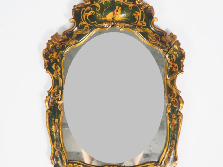 Miroir de style Louis XV en Vernis Martin et bois sculpté et doré, à d