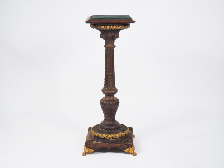 Sellette en bois naturel et doré de style Louis XVI, décor de cannelur