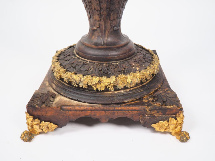 Sellette en bois naturel et doré de style Louis XVI, décor de cannelur