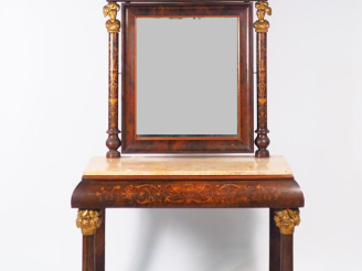 Vente aux enchères Grande console psychée XIXème en marqueterie et bois doré, à décor de 