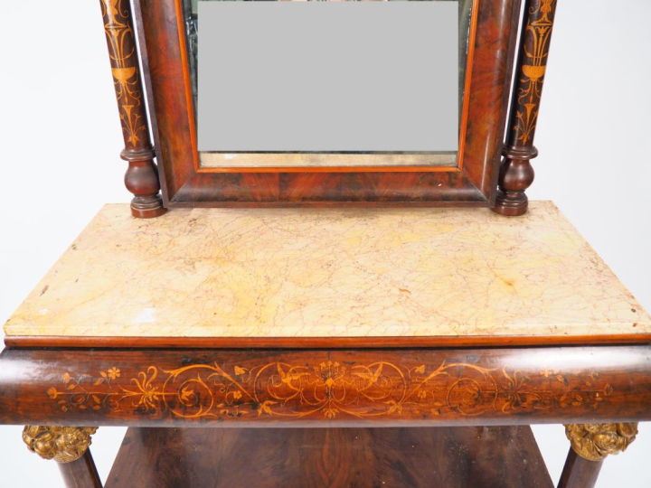 Grande console psychée XIXème en marqueterie et bois doré, à décor de 