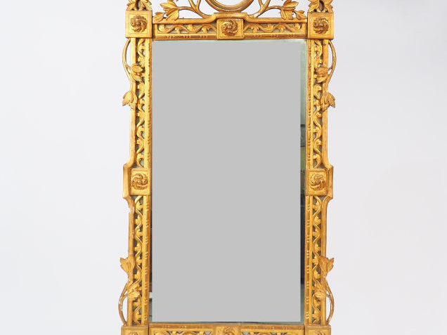 Grande glace Napoléon III de style Louis XVI en bois et stuc doré, à d