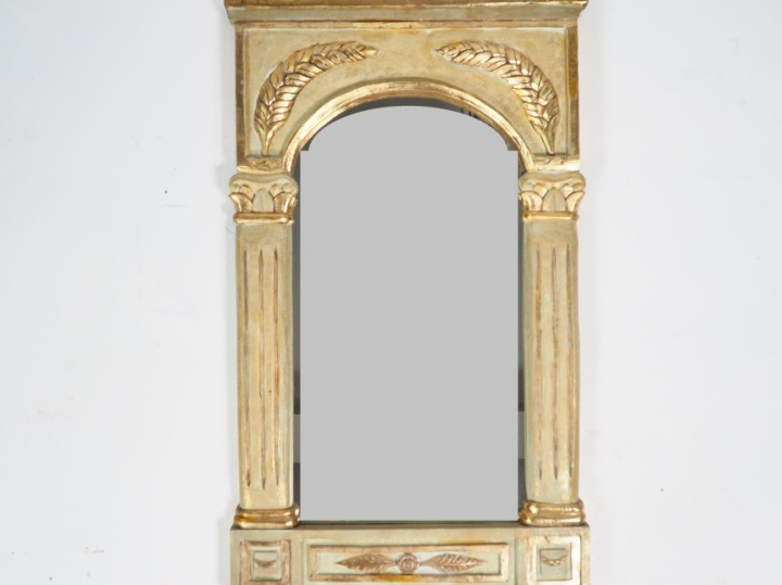 Miroir moderne de style Empire en bois peint et doré, à décor de feuil