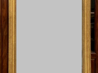 Vente aux enchères Grande glace de  cheminée Napoléon III en bois et stuc doré, à décor g