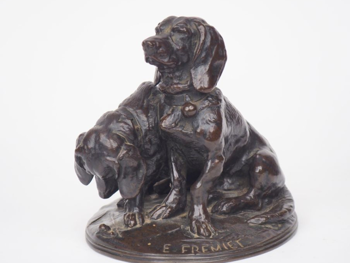 FREMIET.  Groupe en bronze à patine brune "les deux teckels et l'escar