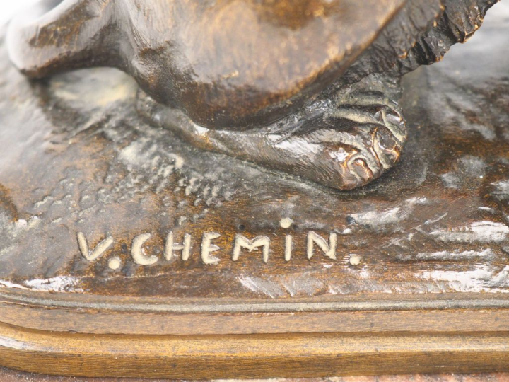 V. CHEMIN.  "lion sur serpent".  Sculpture en bronze à patine brune, s