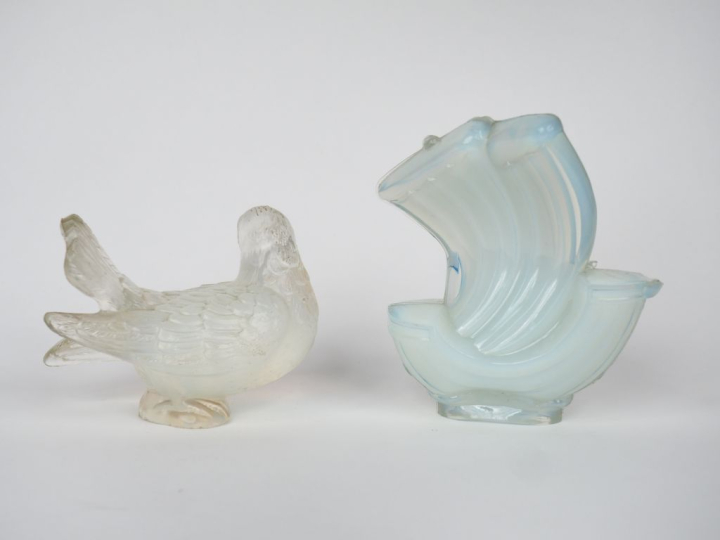 2 sujets en verre opalescent "Colombe" et "Allégorie de la ville de Pa