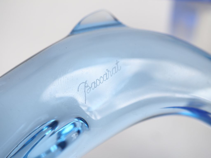 BACCARAT.  Sujet en cristal bleu nuit "le perroquet" DAUM France.  Suj