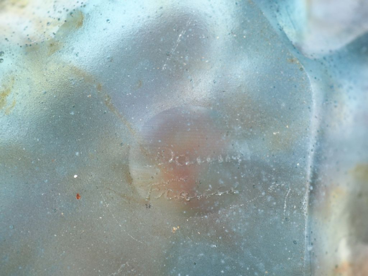 DAUM France. Sujet en pâte de verre polychrome à décor de papillon pos