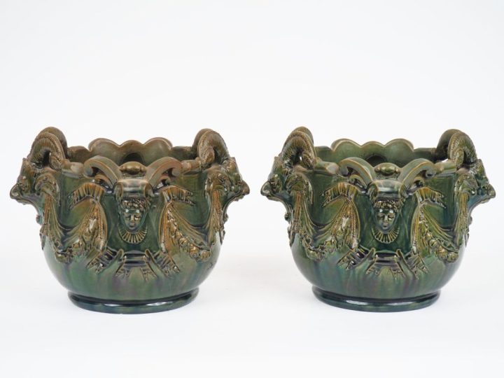 Clément MASSIER. Paire de cache pots en céramique flammée vert à décor