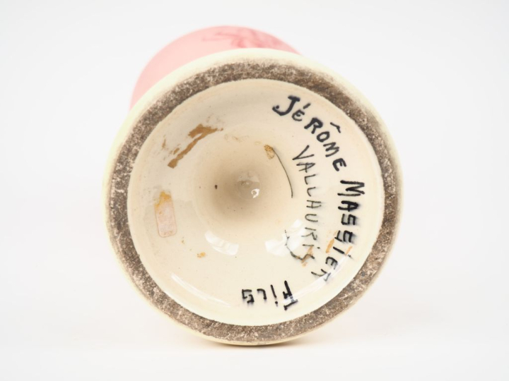 J. MASSIER Fils à Vallauris.  Vase ovoide en céramique polychrome à dé