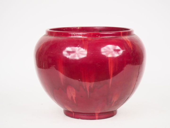 Jérome MASSIER. Grand cache pot en céramique rouge. Signé Jérome Massi