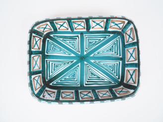 Vente aux enchères Roger PICAULT.  Plat creux en céramique à décor de motifs géométriques