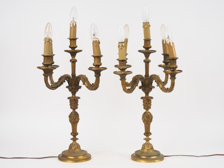 Paire de candélabres Napoléon III de style Louis XVI en bronze doré, à