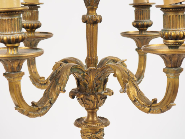 Paire de candélabres Napoléon III de style Louis XVI en bronze doré, à