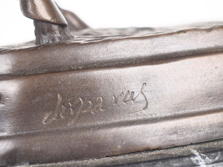 Ecole française Xxème. "Jockey et sa jument". Sujet en bronze à patine