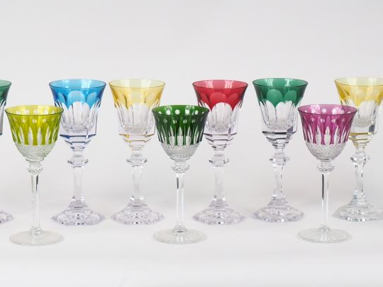 SAINT LOUIS 5 verres à vin en cristal bicolore Signés. On y joint 9 ve