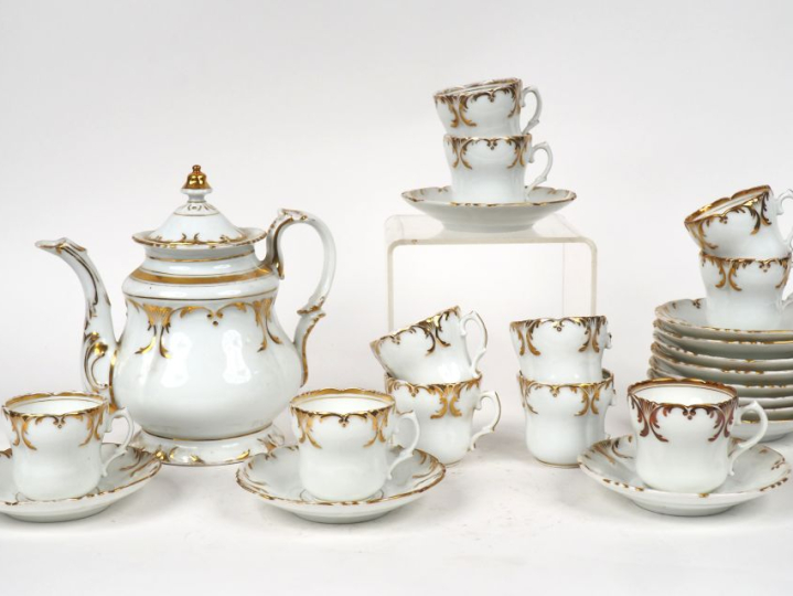 Service à café Napoléon III en porcelaine de Paris à décor de rinceaux