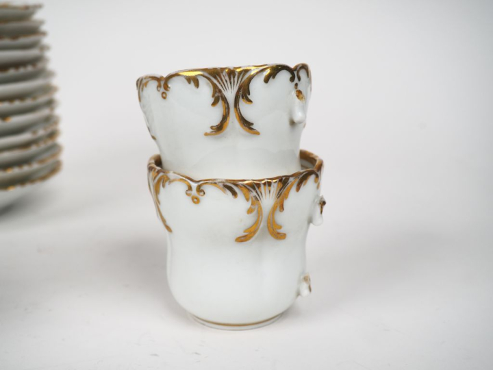 Service à café Napoléon III en porcelaine de Paris à décor de rinceaux