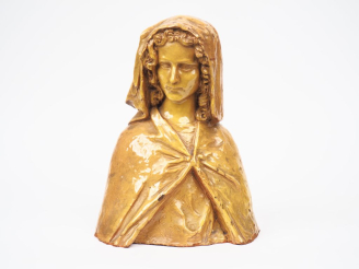 Vente aux enchères Sculpture 1900 en terre vernissée ocre "portrait de jeune femme en bus