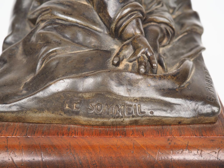 E. ROBERT.  "le sommeil". Sujet en régule à patine brune, socle en aca