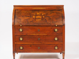 Vente aux enchères Bureau à cylindre fin XVIIIème début XIXème en noyer et marqueterie, à