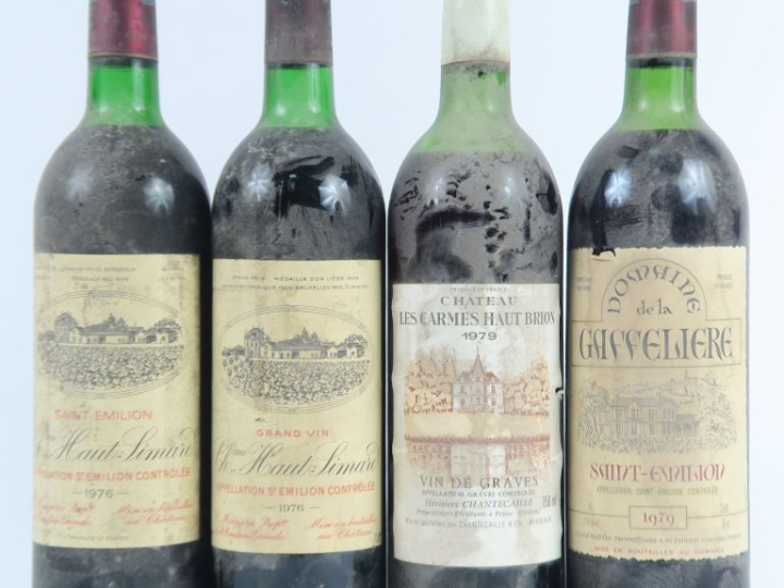 4 BOUTEILLES : 2 CHÂTEAU HAUT SIMARD ST EMILION 1976 LB - 1 LES CARMES